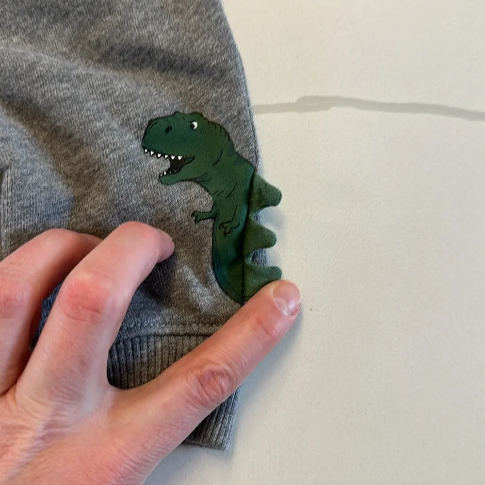 Carter’s baby gray green dinosaur t-Rex jogger sweatpants size 3 months 🩶🦖